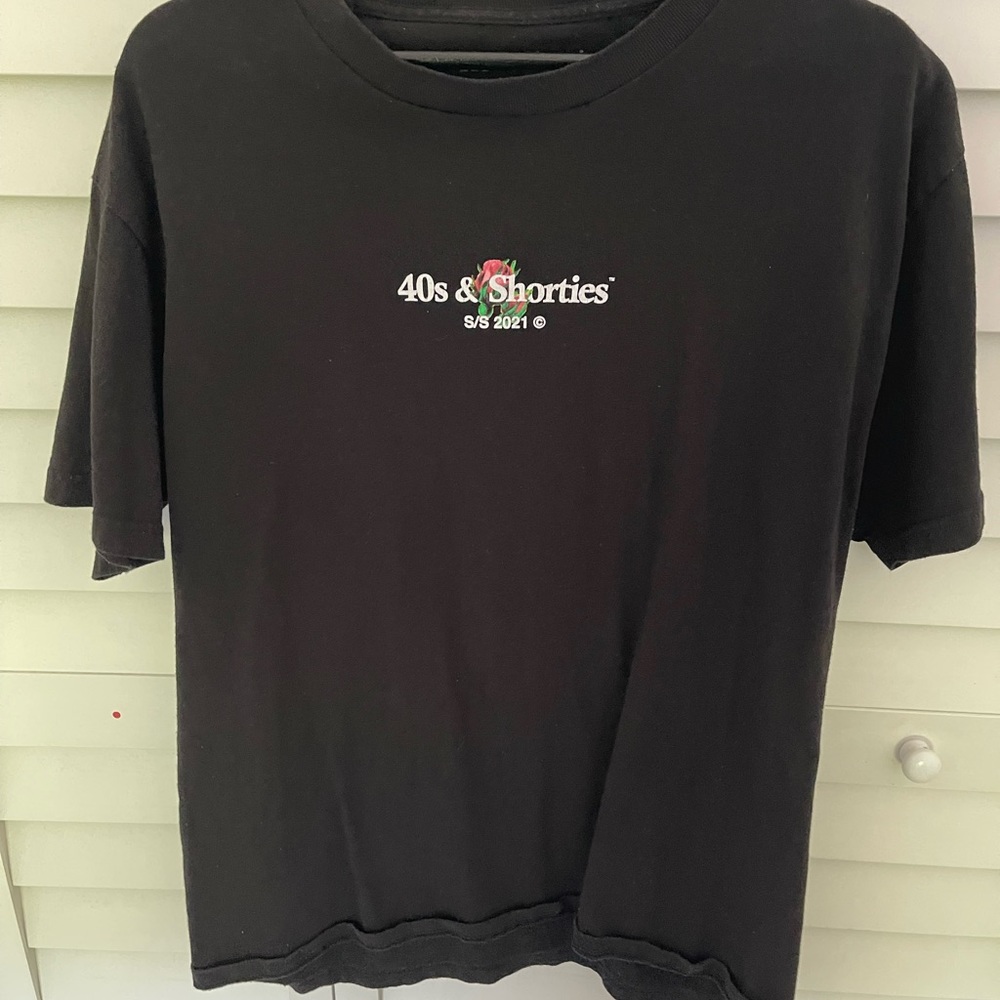 40s & shorties black tee